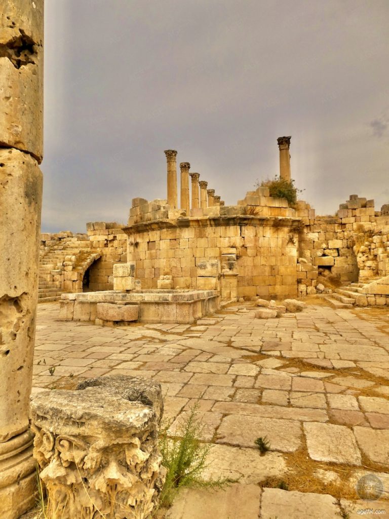 Kathedrale von Gerasa/Jerash Jordanien - echt 450nChr Brunnenplatz zwischen Kathedrale von Gerasa / Jerash und Theodorkirche der Römerstadt Gerasa Jordanien