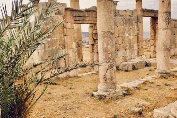 Eingangsbereich-der-Theodorkirche-in-Jerash-Gerasa-Jordanien