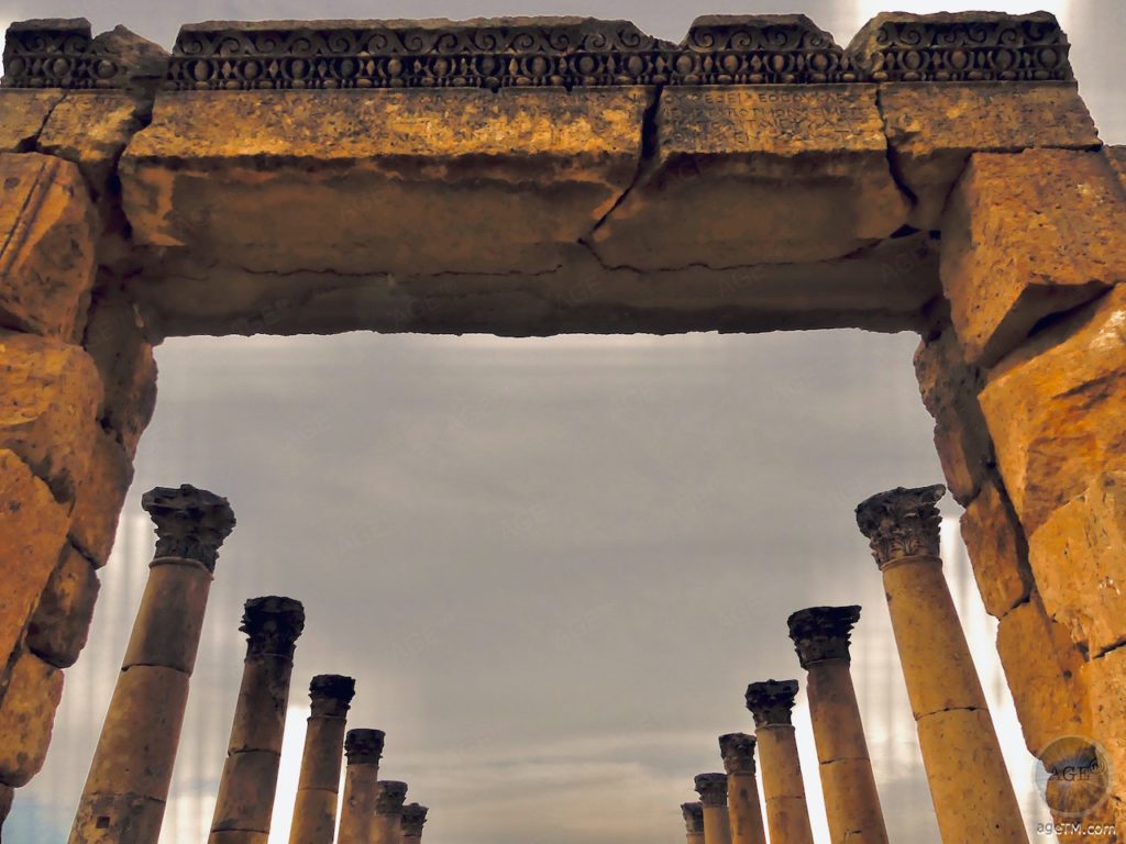 Inscrições Gerasa Jordan: Uma viagem no tempo até 494 Inscriptions-on-the-Theodorkirche-in-Jerash-Gerasa-Jordan