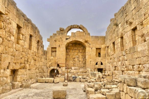 Das Foto zeigt den inneren Schrein des Artemis Tempel. Artemis Diana war die Schützgöttin der Römerstadt Jerash Gerasa in Jordanien.