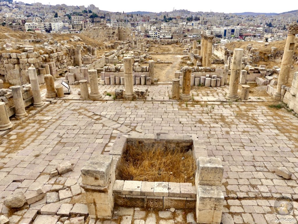 Kathedrale von Gerasa/Jerash Jordanien - echt 450nChr Bovenaanzicht van het fonteinplein van de kathedraal in Jerash Gerasa, Jordanië