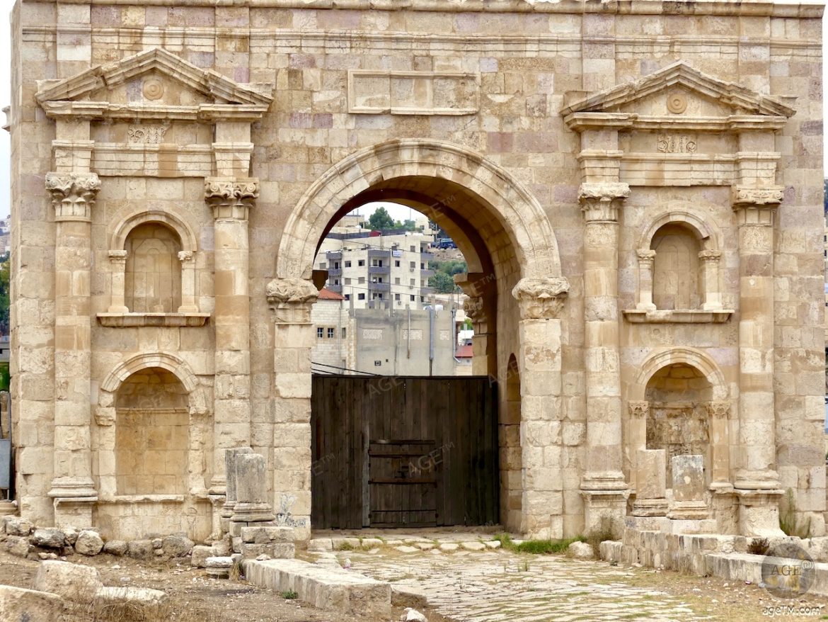 Jordan Gerasa νότια πρόσοψη της βόρειας πύλης που χτίστηκε το 115 μ.Χ. Δρόμος προς Πέλλα - Via Nova Traiana Jerash Jordan