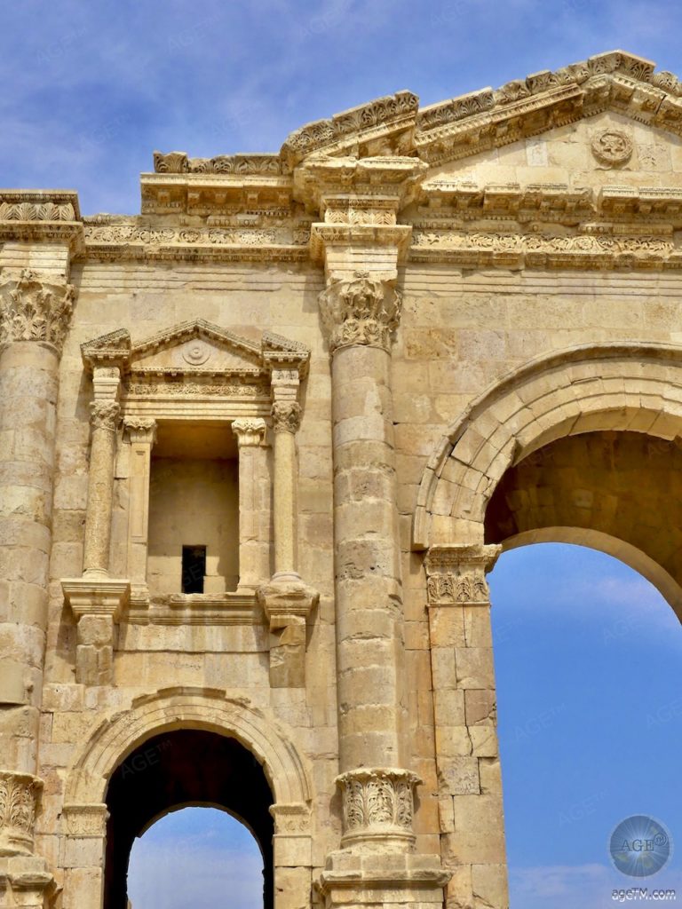 Jordanien Jerash Triumphbogen Hadriansbogen erbaut 129 - 130 zu Ehren Kaiser Hadrian Gerasa Jordan