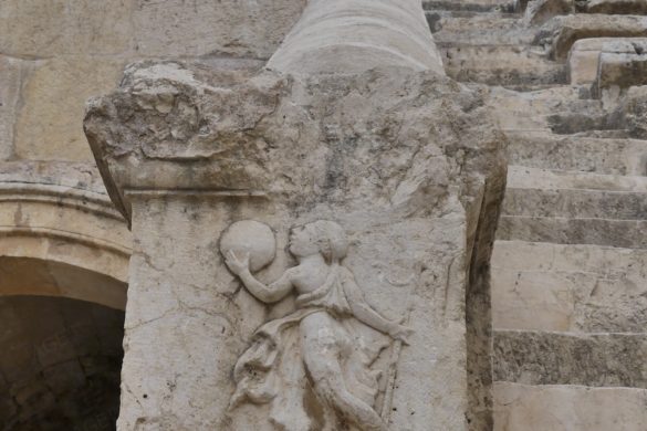 Ornament im Nordtheater_Amphitheater in Jerash Gerasa Jordanien