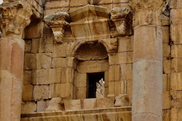 Propyläen Zugang zum Artemis-Tempel dem Heiligtum in Jerash Gerasa Jordanien