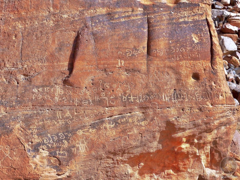 Ain Abu Aineh-inscripties Wadi Rum-rotstekeningen Jordanië Inscripties Ain Abu Aineh Woestijn Wadi Rum UNESCO Werelderfgoed Jordanië