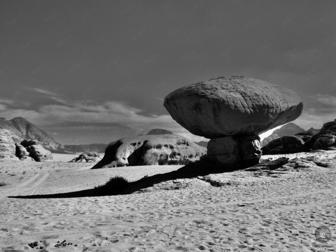 Mushroom Stone in der Wüste - Wadi Rum UNESCO Welterbe Jordanien