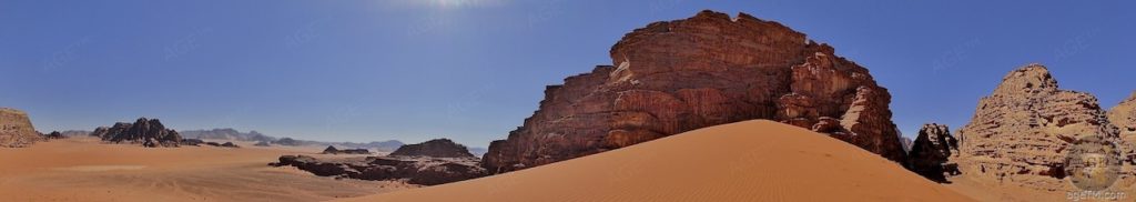 Dunas de areia vermelha no deserto de Wadi Rum, na Jordânia, infinitamente selvagens Panorama Dunas de areia vermelha no deserto de Wadi Rum, Patrimônio Mundial da UNESCO, Jordânia