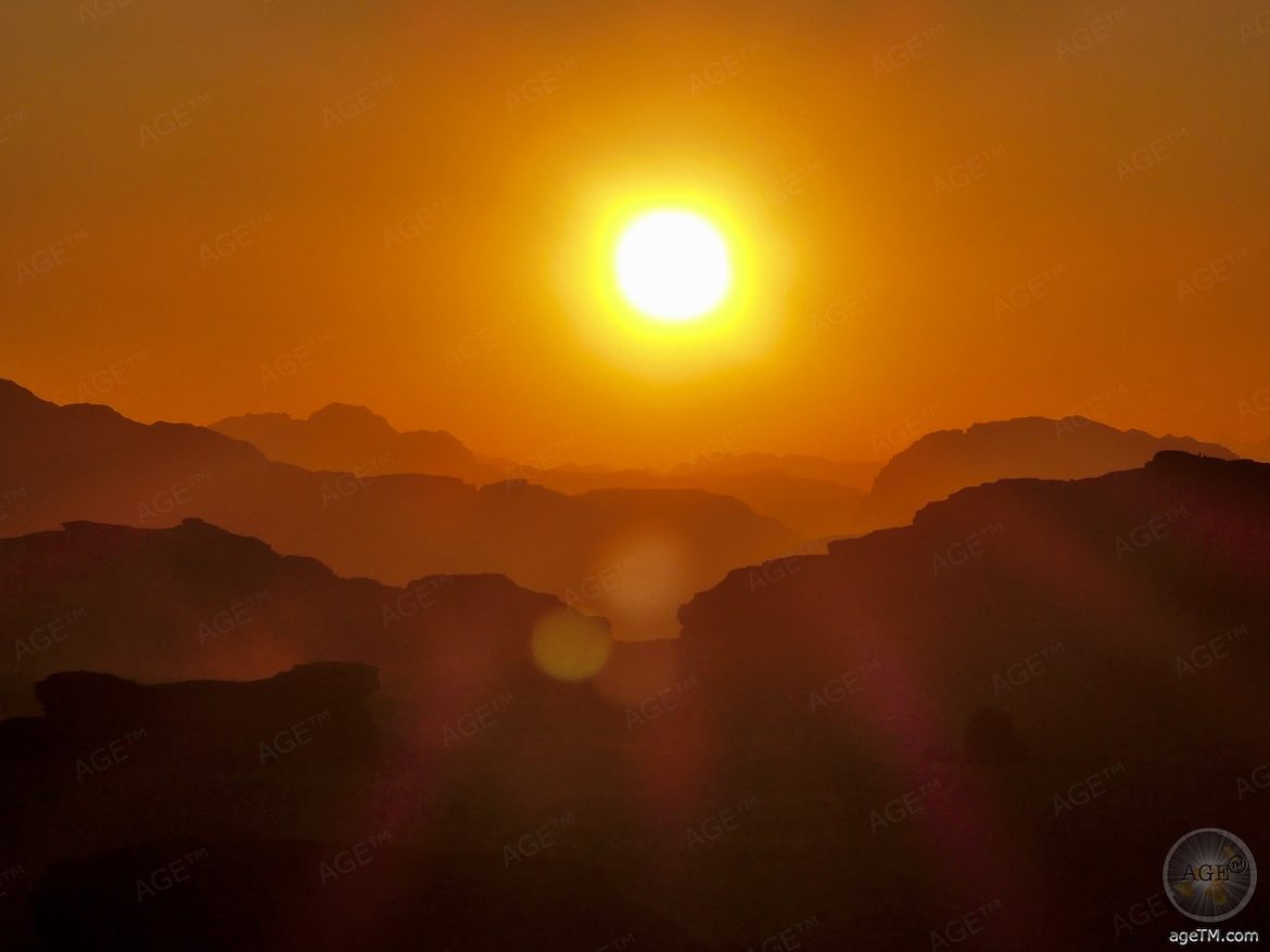 Sonnenuntergang in der Wüste von Wadi Rum UNESCO Welterbe Jordanien