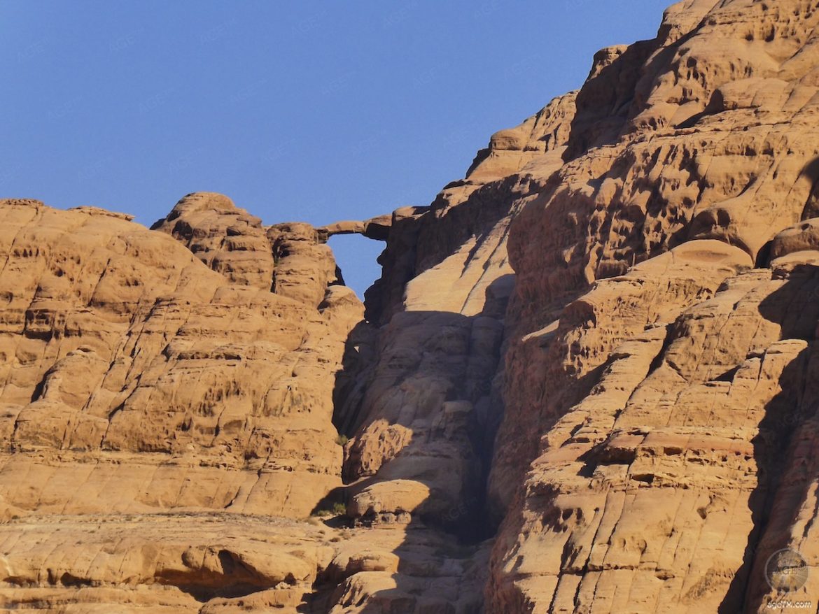 Steinbrücke Burdah in der Wüste von Wadi Rum UNESCO Welterbe Jordanien