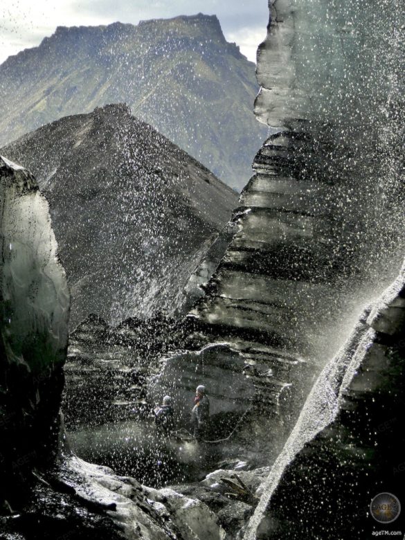Schon vor dem Eingang der Katla Eishöhle beginnt das Staunen.