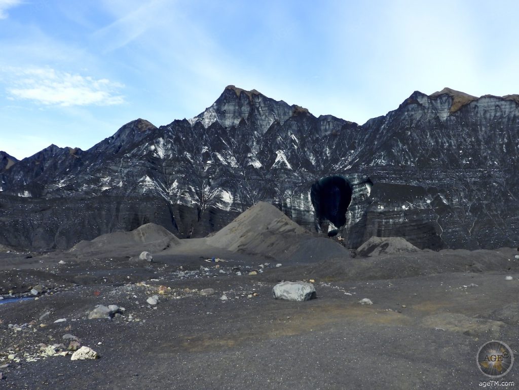 Dragon Glass Eishoehle - Myrdalsjökull Gletscher - Katla Geopark Island
