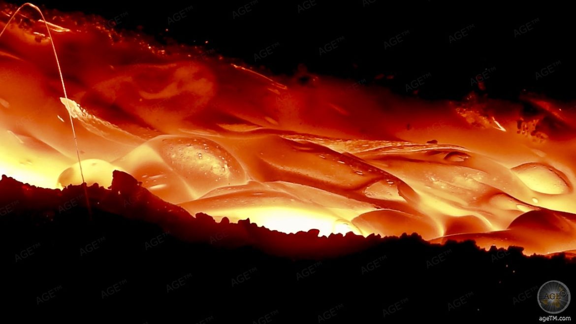 Islandic Lava Show 1100 Grad heiße glühende Lava - UNESCO Katla Geopark VIK Island