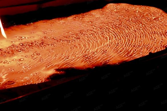 Islandic Lava Show 42 Liter echte Lava fließen vor den Augen der Besucher in VIK Island