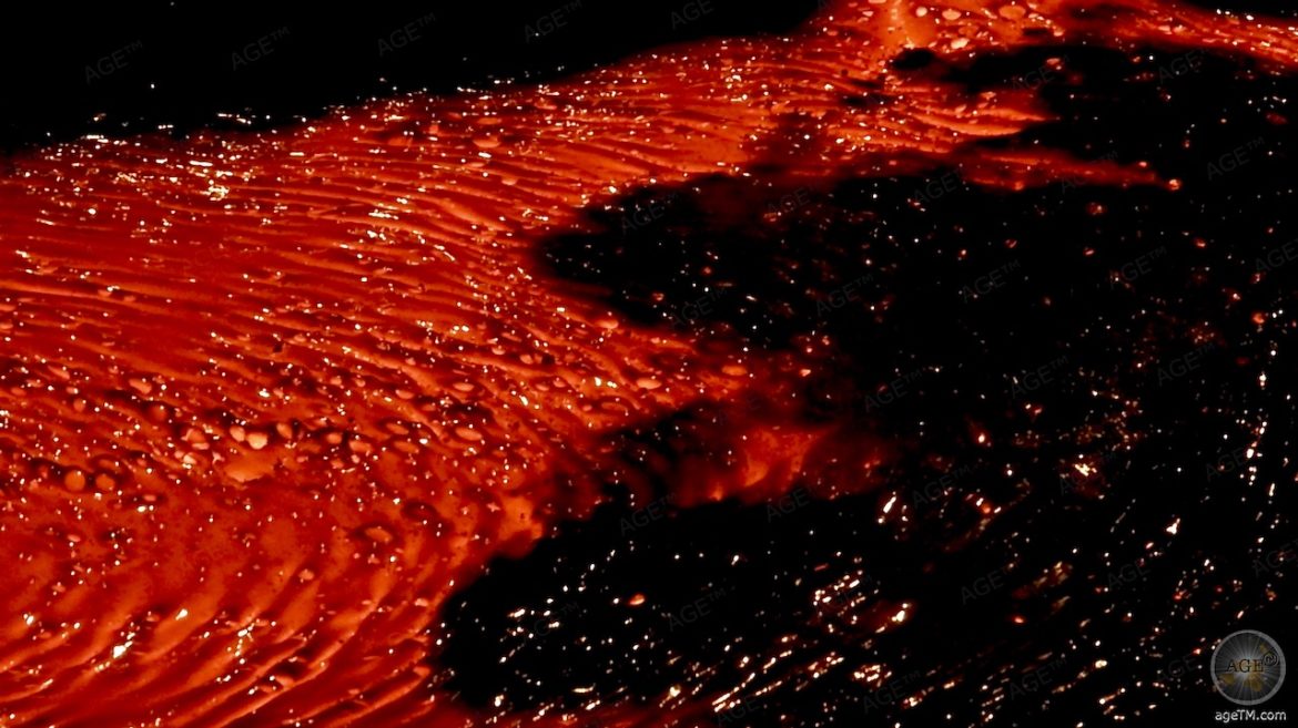 Islandic Lava Show die Lava erhärtet - live im Katla UNESCO Geopark VIK Island