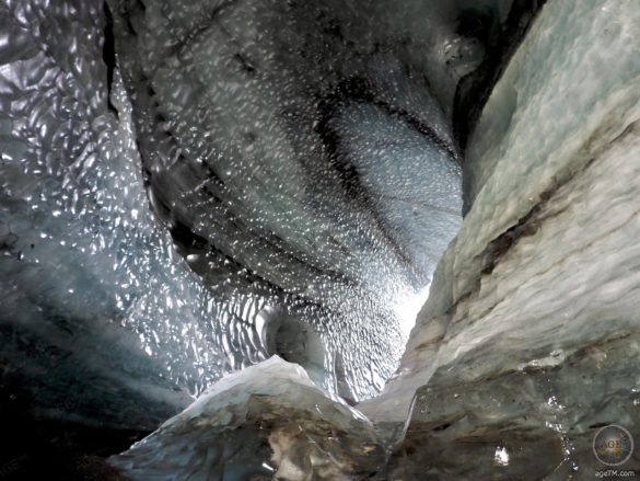 Asche des Vulkans Katla und Gletschereis des Myrdalsjökull vereinen sich.