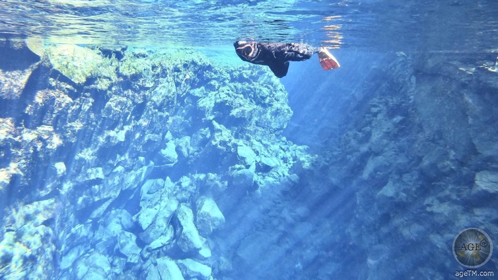 Schnorcheltour mit Troll zwischen Europa und Nordamerika in der Silfra Spalte - Tauchen im Thingvelir Nationalpark Island