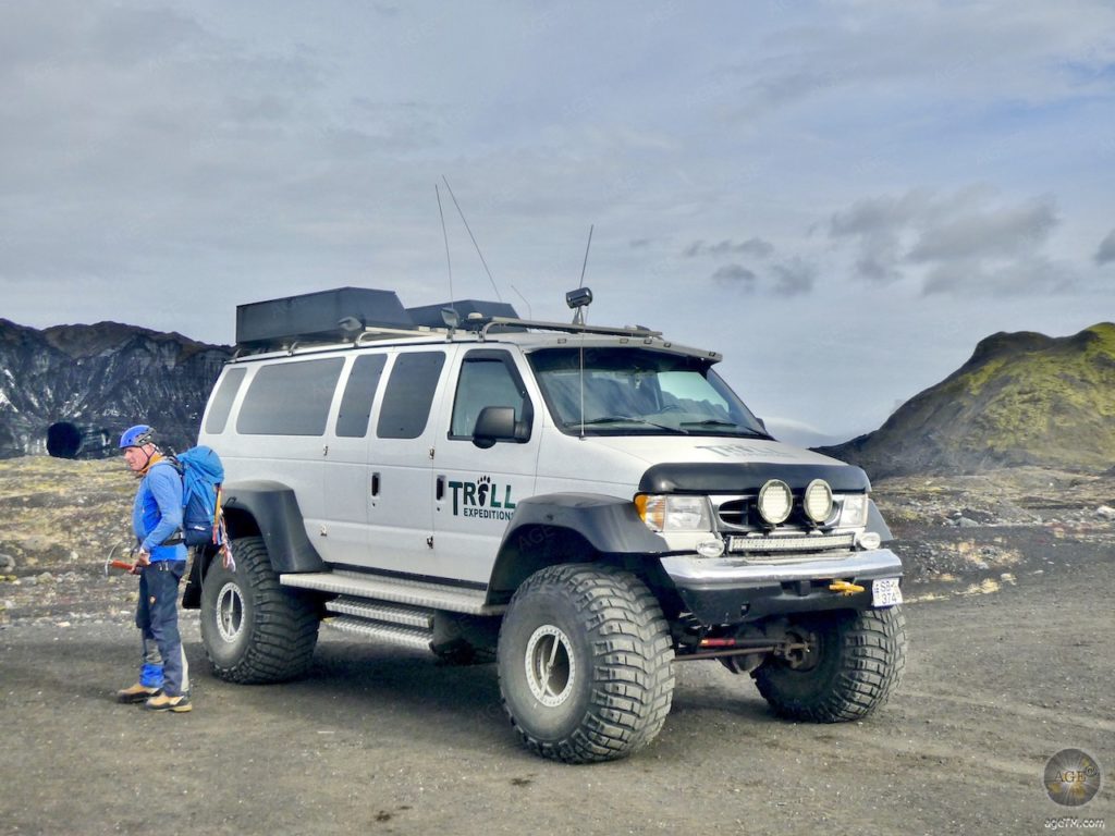 Troll Guide und Super Jeep - Dragon Glass Eishoehle - Myrdalsjökull Gletscher - Katla Geopark Island