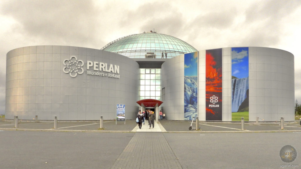 Perlan Museum Reykjavik met Wonders of Iceland & IJsgrot Perlan Reykjavik IJsland - Natuurhistorisch museum met ijstunnel Aurora Show uitkijkplatform boven Reykjavik, IJsland