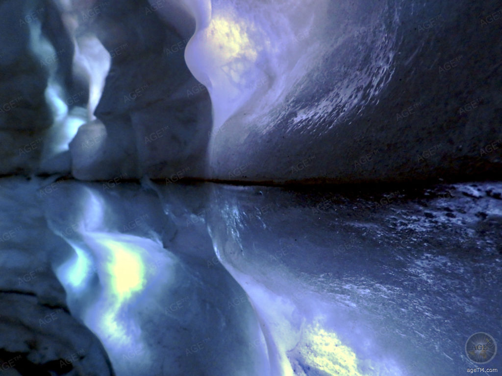 Künstliche Eishöhle im Perlan Museum Reykjavik Island Der Eistunnel im Perlan Museum Reykjavik Wonders of Iceland