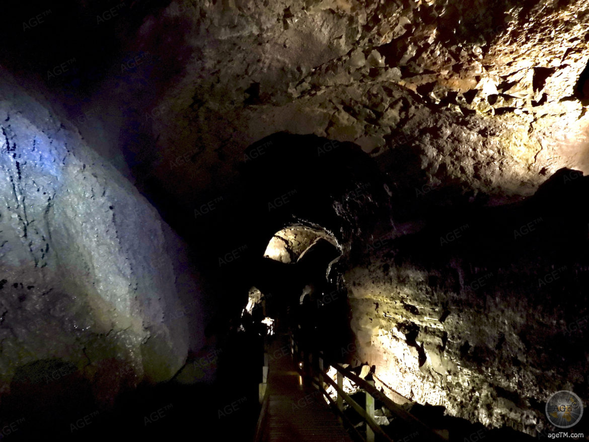 The Cave Vidgelmir Lavatunnel - Weg durch die größte Lavahöhle bei Reykholt und Husafell in Island