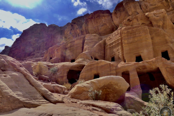 Grabkammern Theater Nekropole in Petra Jordanien