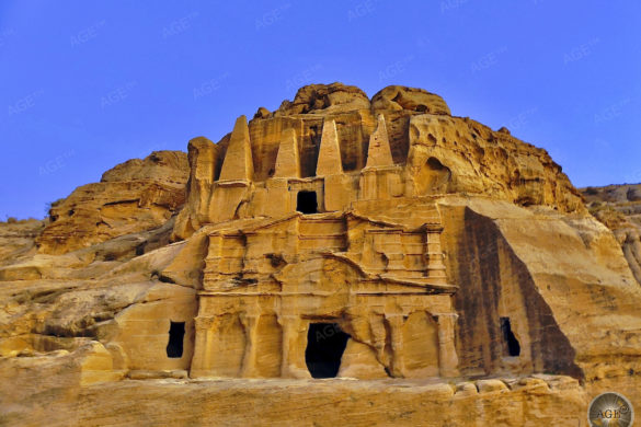Obeliskengrab mit Bab as-Siq Triklinium Petra Jordanien