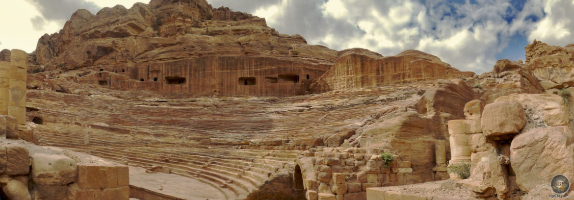 Römisches Theater Panorama antike Stadt Petra Jordanien UNESCO Weltkulturerbe