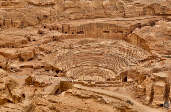 Le théâtre romain de Pétra Amphithéâtre de Jordanie Théâtre romain de la ville antique de Petra Jordanie Site du patrimoine mondial de l'UNESCO