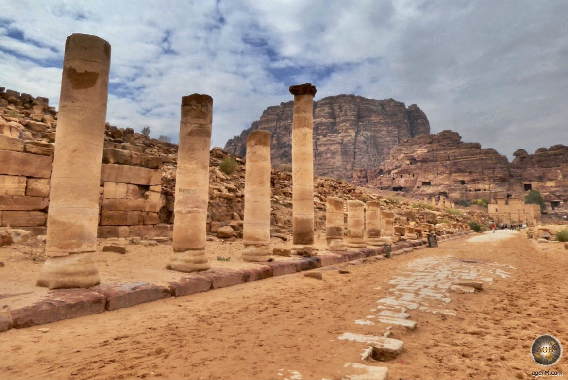 Colonnaded Street Main Trail Petra Jordan Μνημείο παγκόσμιας κληρονομιάς της UNESCO