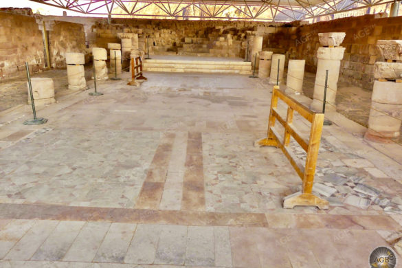 The Church Byzantinische Kirche mit Mosaikböden in der Felsenstadt Petra Jordanien