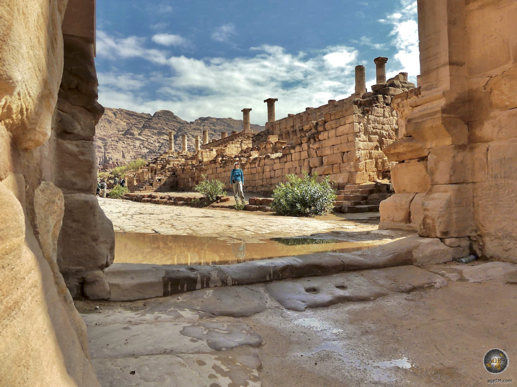 Tor zum großen Tempel der Felsenstadt Petra Jordanien UNESCO Weltkulturerbe