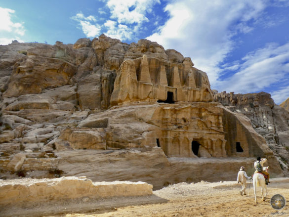 Tourist zu Pferd Bab as-Siq Triklinium Felsenstadt Petra Jordanien