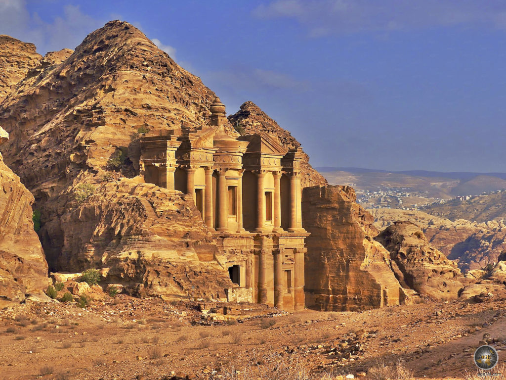 Magazine.Travel Reisemagazin 100% echt + exklusiv Kloster Ad Deir Petra Jordanien UNESCO Weltkulturerbe - Monastery Jordan