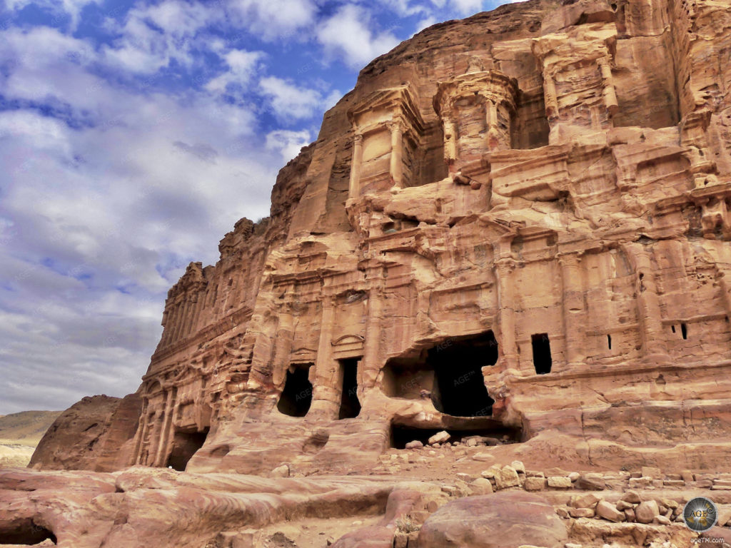Todos os caminhos levam a Petra! Mapa de Petra e 14 dicas Tumbas dos Reis Tumba de Corinto Petra Jordan, Patrimônio Mundial da UNESCO