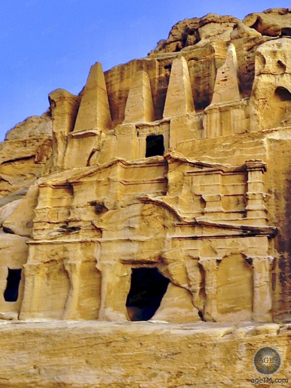 Obeliskengrab Bab as-Siq Triklinium Petra Jordanien UNESCO Weltkulturerbe