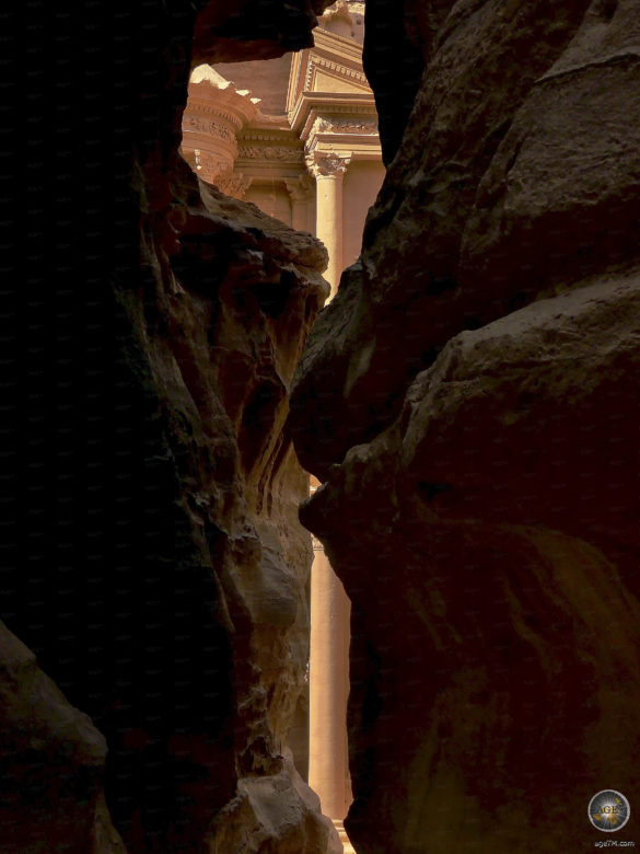 Schatzhaus Al Khazneh am Ende der Felsenschlucht Siq Petra Jordanien UNESCO Weltkulturerbe