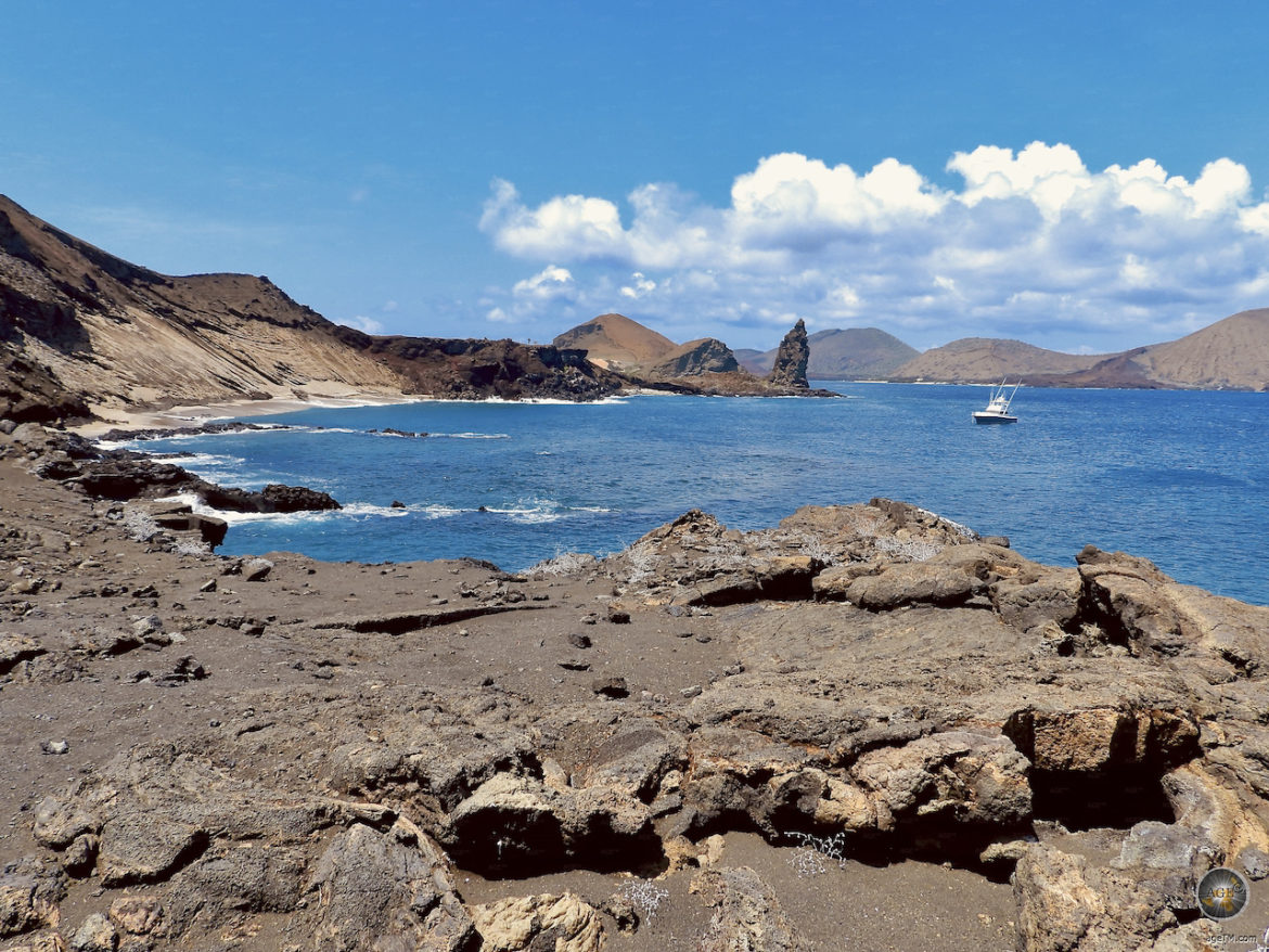 Vulkankrater unter Wasser Insel Bartolomé mit Pinnacle Rock Galapagos Nationalpark Ecuador