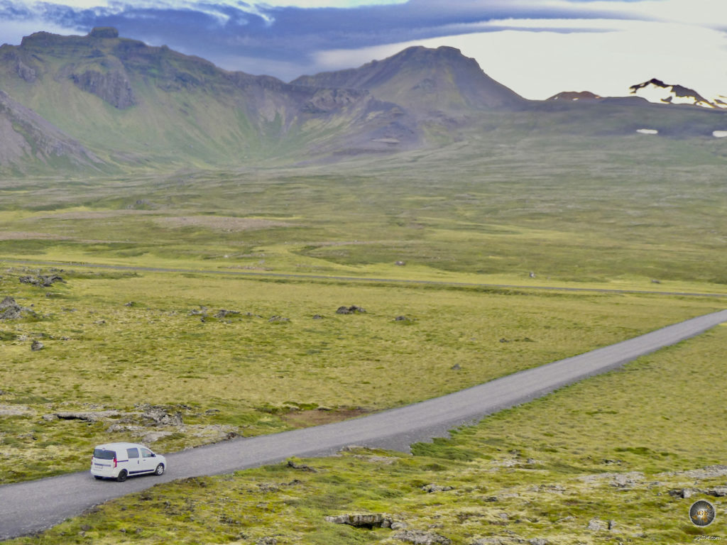 Unterwegs: Mit dem Campervan die Einsamkeit von Island entdecken