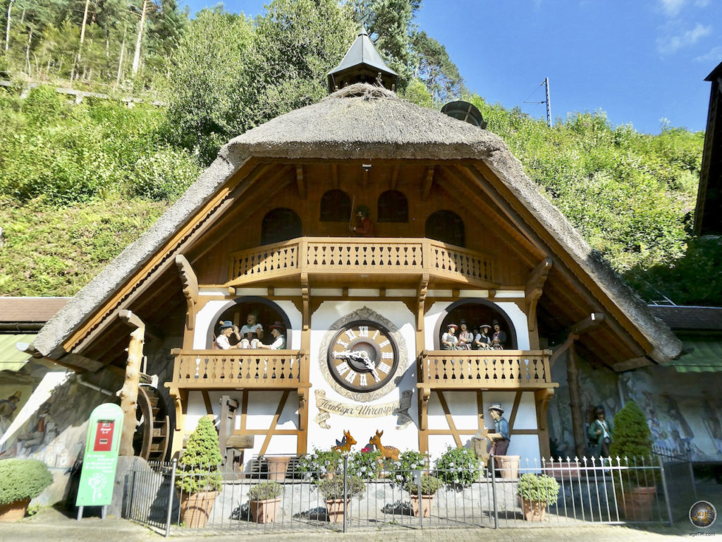 Guinness Buch der Rekorde - Breiteste Kuckucksuhr der Welt - Hornberg Schwarzwald Deutschland