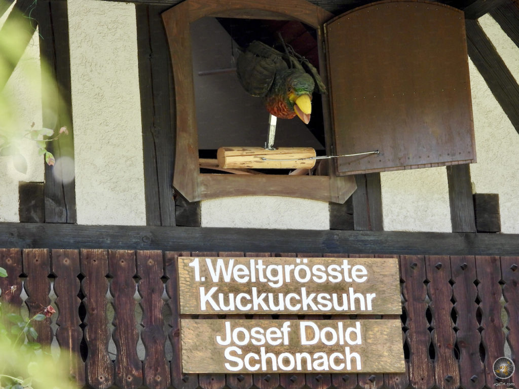 Kuckuck der ersten weltgrößten Kuckucksuhr im Schwarzwald Deutschland
