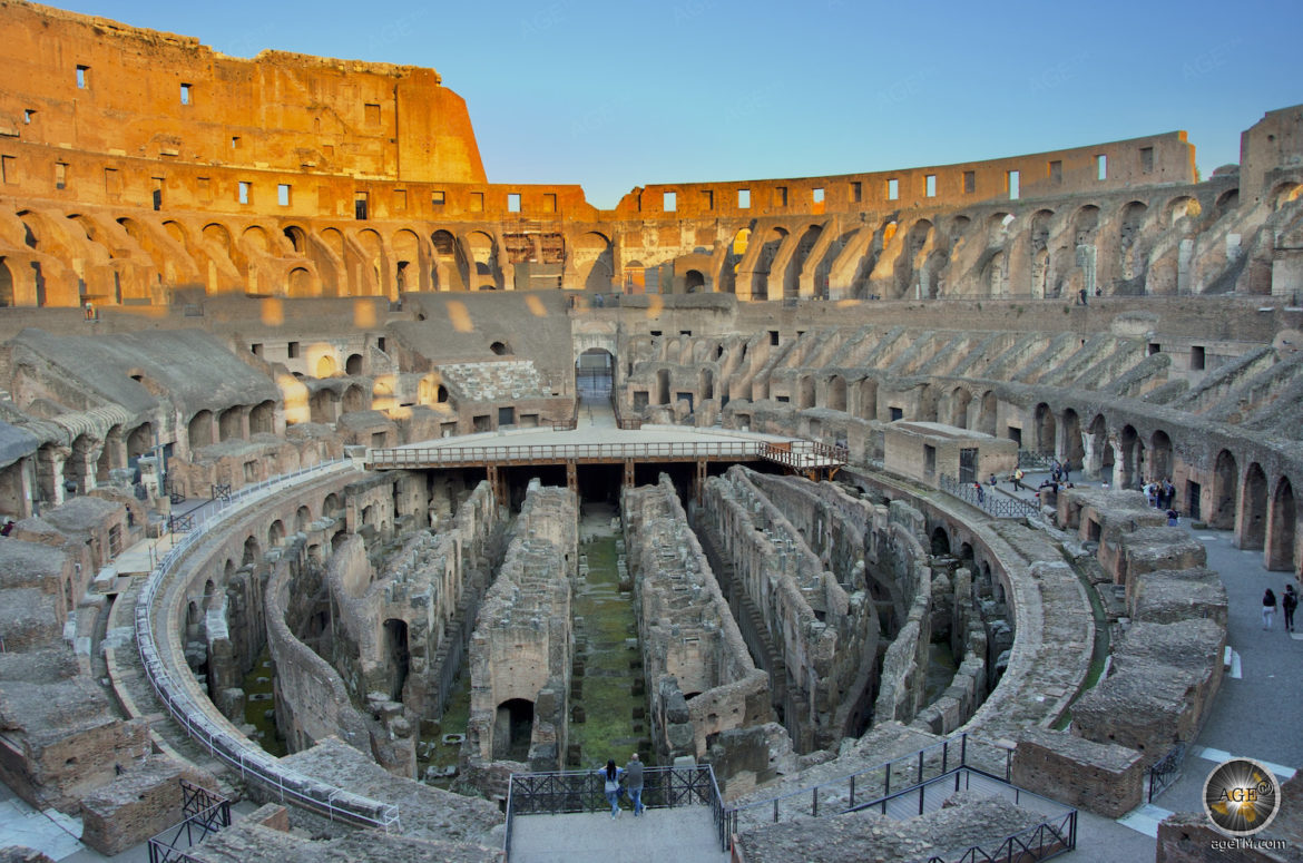 Das Kolosseum - Colosseum Rome - Innenraum mit Abendstimmung - Rom Top-Sehenswürdigkeit Italien Europa