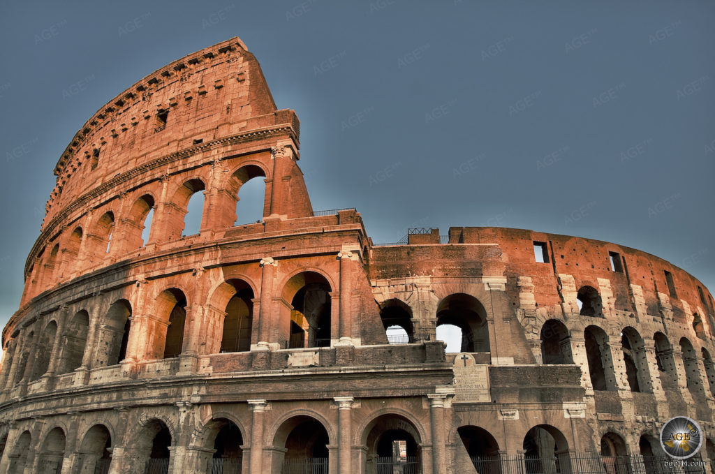 Das Kolosseum in Rom - Foto Abendstimmung - Bilder der Sehenswürdogkeiten Rom Italien Europa