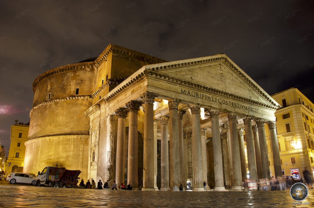 Pantheon Rom bei Nacht - Sehenswürdigkeit Rom Hauptstadt von Italien - Städtereise Europa