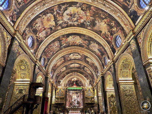 Prunkvolle Verzierungen und Deckengemälde der St Johns Co Kathethedrale - Valletta Hauptstadt von Malta