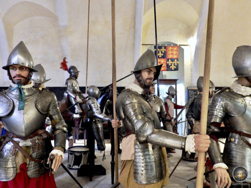 Malta Reiseführer: Ritter im Grossmeisterpalast des Malteser-Orden - Valletta Hauptstadt von Malta