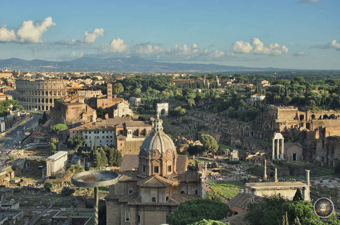 Rom Hauptstadt von Italien - Forum Romanum und Kolosseum - Blick vom italienischen Nationaldenkmal - Europa Städtereisen