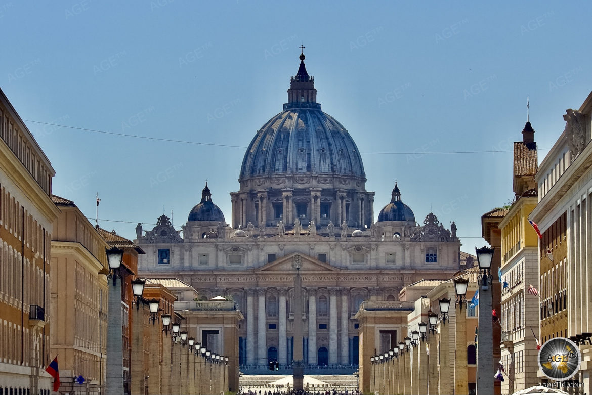 Vatikanstadt Petersdom Blick von der Engelsburg in Rom - Kulturreise Italien Europa