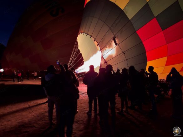 Startvorbereitungen für die Ballonfahrt am Westufer bei Luxor