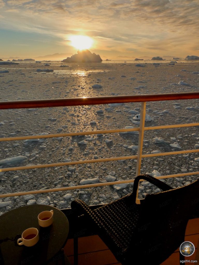 Sea Spirit in der Antarktis zwischen Eisbergen - Schiffsreise mit Poseidon Expeditions
